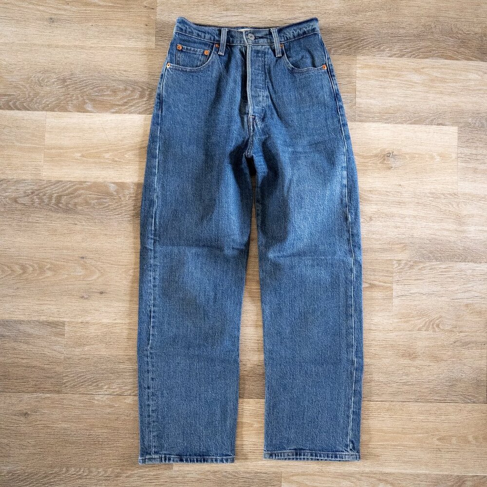 Levi's Ribcage Straight Leg Jean in Washed Blue – W26